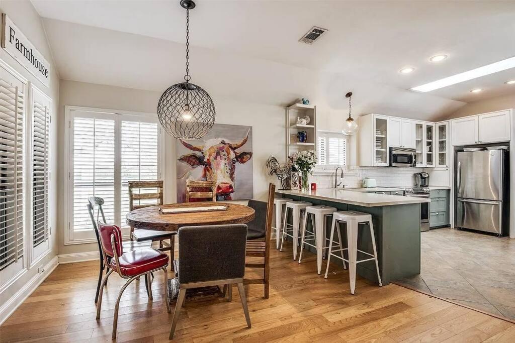 Beautiful Farmhouse W/ Pool On 6 Acres Ranch Aubrey Luaran gambar