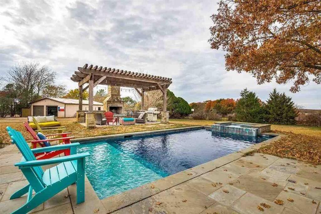 Beautiful Farmhouse W/ Pool On 6 Acres Ranch Aubrey Luaran gambar