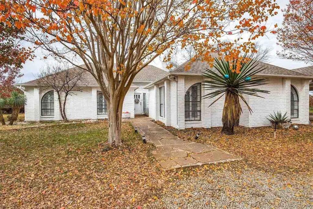 Beautiful Farmhouse W/ Pool On 6 Acres Ranch Aubrey Luaran gambar